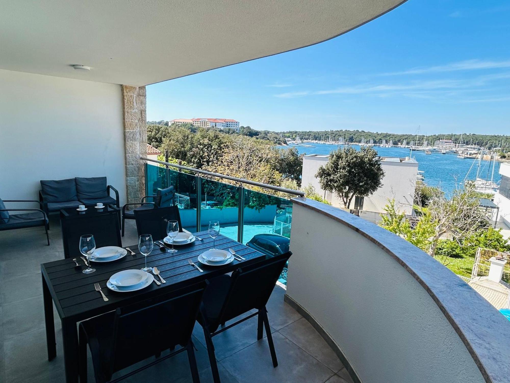 Seascape Deluxe Residence Pjescana Uvala Luaran gambar